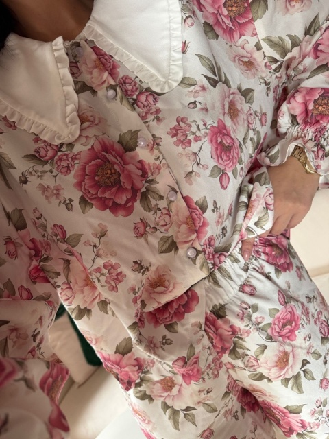 BLUZKA W KWIATY Z KOŁNIERZYKIEM ROSALINA DREAM