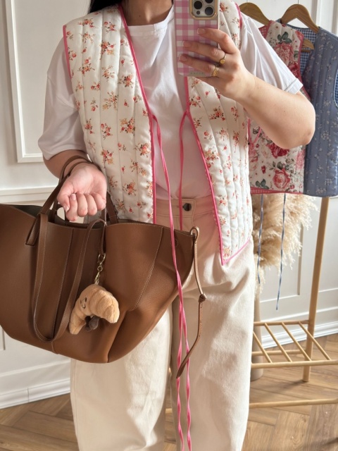 KAMIZELKA W DROBNE KWIATY DAISY RÓŻOWA