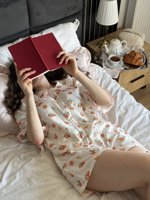 PIŻAMA DAMSKA Z FALBANKAMI MANDARYNKI KRÓTKI RĘKAW