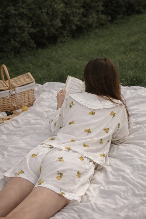 PIŻAMA W CYTRYNY Z KOŁNIERZYKIEM