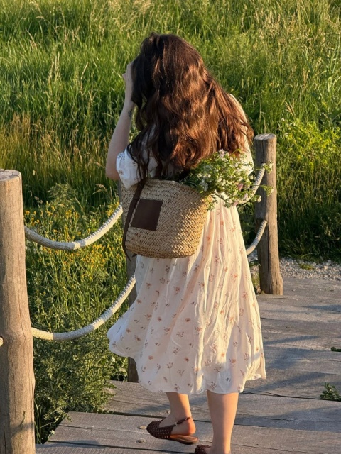SUKIENKA KOPERTOWA W KWIATY MIDI SOFIA BLOOM